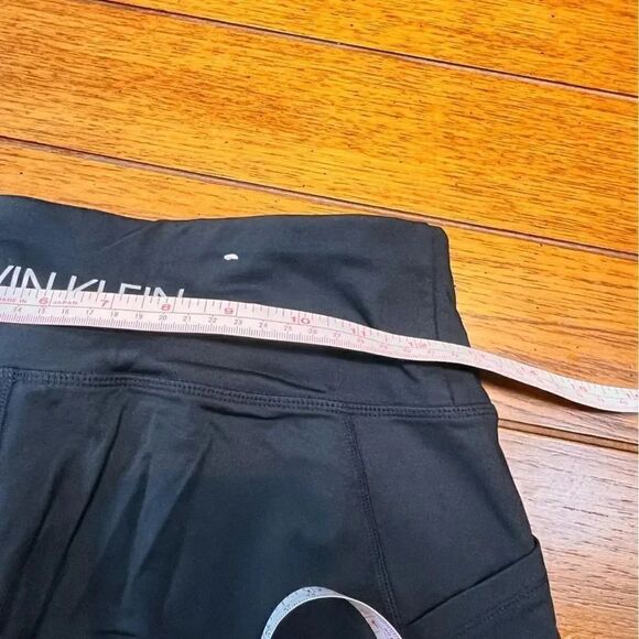 EU Calvin Klein Black & White Stretch Shorts Size Medium #SUM 17 - Picture 3 of 6